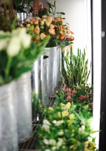 Choose Expert Florists In Liverpool for Corporate Refrigerated Freshness