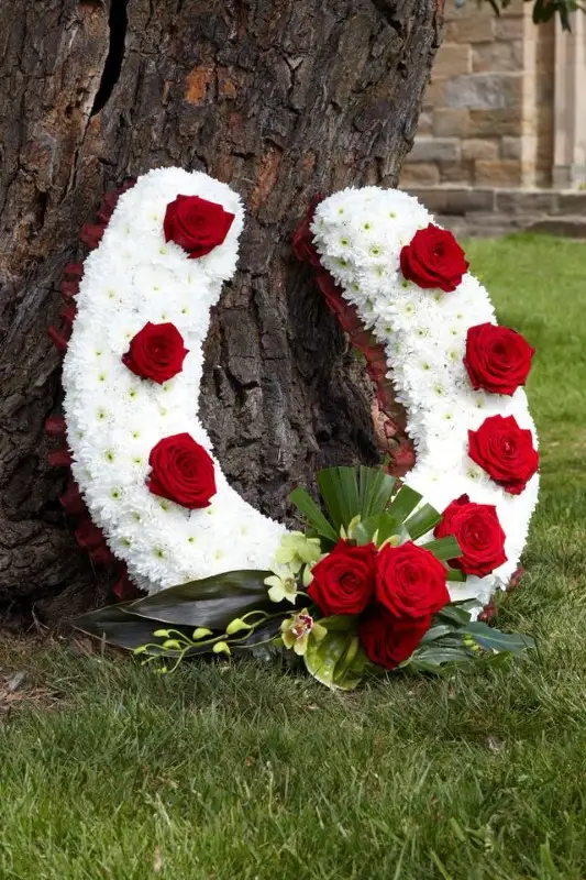 Horse Shoe Funeral Tribute