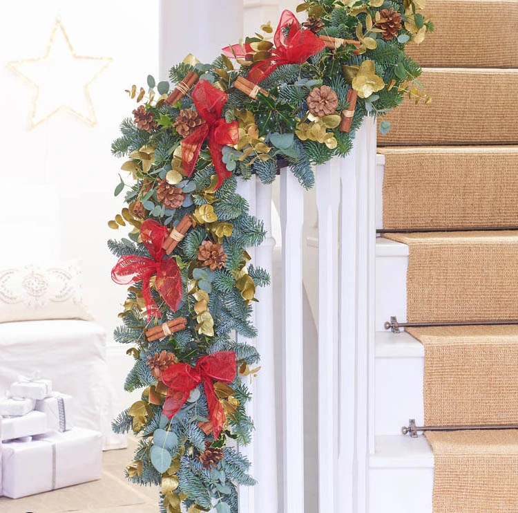 Christmas Festive Favourites Garland - 9ft