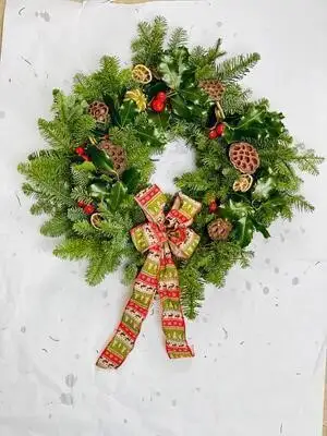 Deluxe Christmas Holly Wreath - Nordic Bow